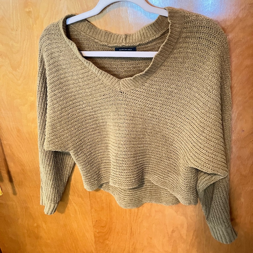 American Eagle cropped vneck sweater size small